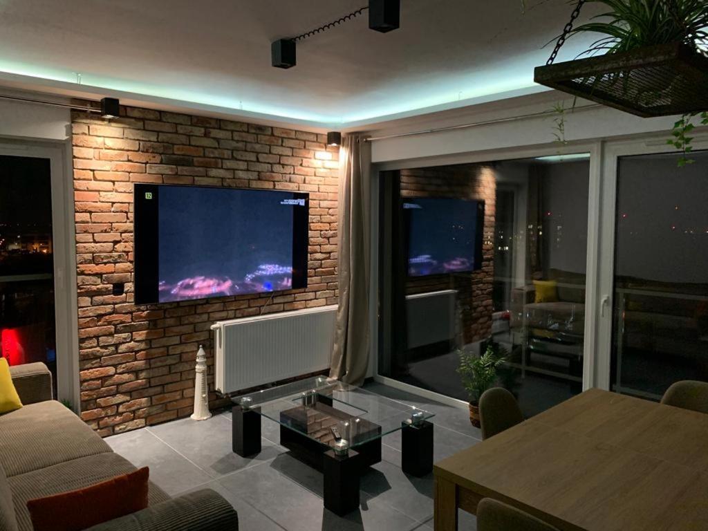Corner * Srem